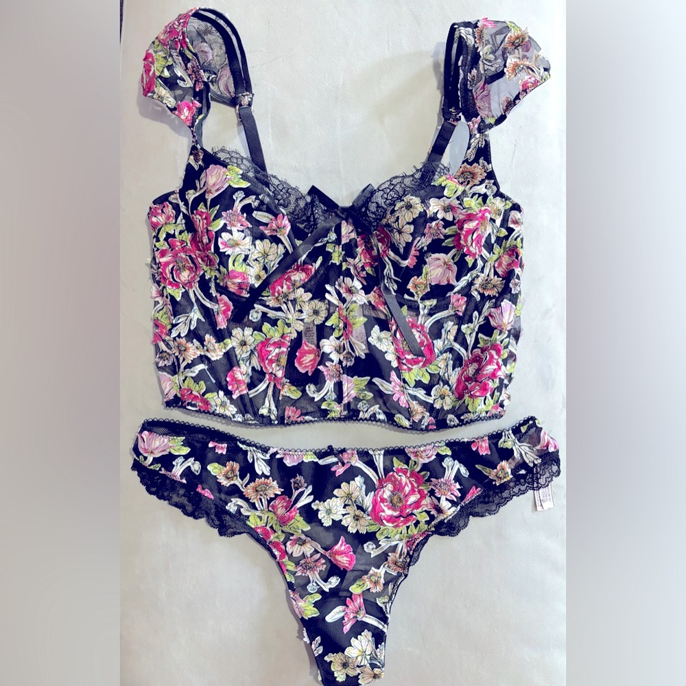Victoria's Secret Dream Angels Black Floral
Lace Corset Top & Matching thongs.